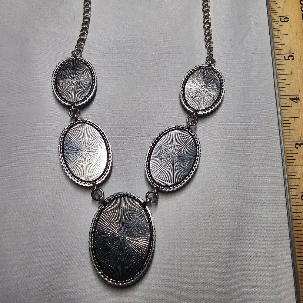 Faux Turquiose Silvertone Necklace / Southwestern / ‎ Statement Piece - Picture 4 of 5